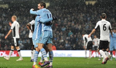 Hạ gục Fulham, Man City chờ MU vấp ngã