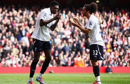 Ngược dòng th&acirc;̀n kỳ, Arsenal trở lại t&ocirc;́p 4