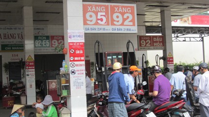 Xăng tăng th&ecirc;m 1.100 đồng/l&iacute;t từ 5h chiều nay