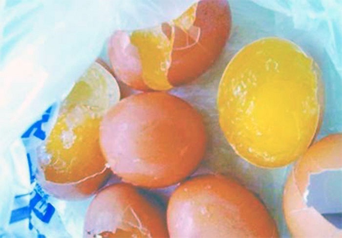 Lại xuất hiện trứng g&agrave; giả l&agrave;m bằng nhựa 7