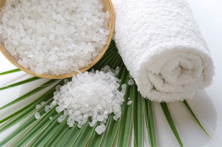 Luộc ng&ocirc; bằng pin, muối di&ecirc;m: C&oacute; thể g&acirc;y ung thư 1