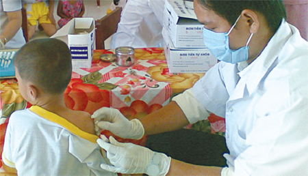 Sốc phản vệ khi ti&ecirc;m ph&ograve;ng vắc-xin 1