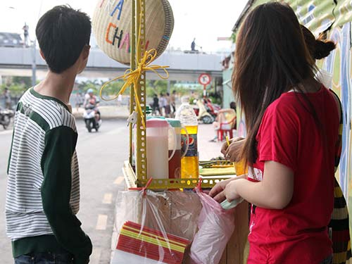 Hốt bạc từ ... nước lã + hương liệu, Thị trường - Tiêu dùng, nuoc uong le duong, duong hoa hoc, nuoc giai khat, hoa chat tao mau, tao mui, an toan thuc pham, tra chanh, huong dao, huong dau,