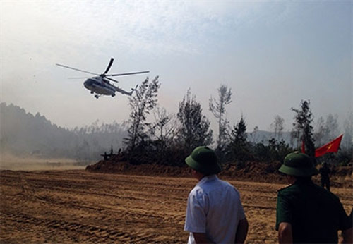 Ng&agrave;y 9-10, Đoàn c&ocirc;ng tác B&ocirc;̣ Qu&ocirc;́c phòng và Qu&acirc;n khu 4 do Trung tướng Nguy&ecirc;̃n Qu&ocirc;́c Khánh, Phó t&ocirc;̉ng Tham mưu trưởng Qu&acirc;n đ&ocirc;̣i nh&acirc;n d&acirc;n Vi&ecirc;̣t Nam d&acirc;̃n đ&acirc;̀u đã đ&ecirc;́n khu vực Vũng Chùa - Đảo Y&ecirc;́n ki&ecirc;̉m tra c&ocirc;ng tác chu&acirc;̉n bị tại vị trí an táng thi hài Đại tướng Võ Nguy&ecirc;n Giáp.