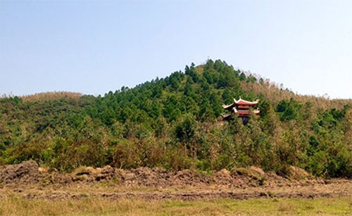 Đi&ecirc;̉m cao 130 - Nơi an táng thi hài Đại tướng Võ Nguy&ecirc;n Giáp.