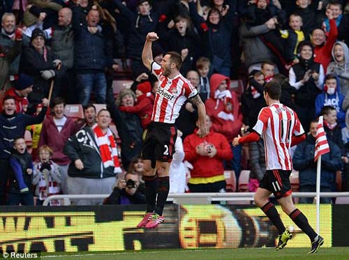 Sunderland - Man City: C&uacute; đấm duy nhất - 1