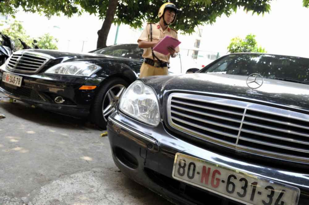Sẽ tịch thu xe đăng kí nước ngoài nếu vi phạm