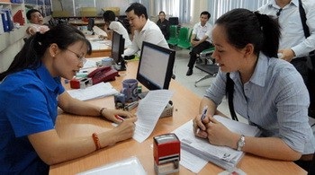 Quy định cơ chế ngưỡng doanh thu 1 tỷ đồng/năm trở lên đối với doanh nghiệp để áp dụng phương pháp khấu trừ thuế GTGT đã góp phần đơn giản hóa công tác quản lý thuế- Ảnh minh hoạ