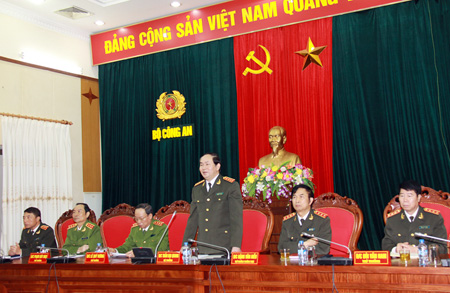 Bộ trưởng Bộ Công an Trần Đại Quang chỉ đạo tiếp tục tấn công, trấn áp tội phạm, bảo đảm tốt an ninh, trật tự để nhân dân vui Tết, đón Xuân Giáp Ngọ