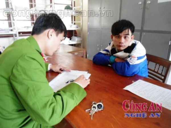 Đối tượng Nguyễn Đăng Hải tại cơ quan công an 