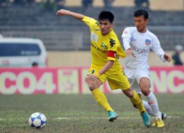 Công Vinh đang thể hiện chất thủ lĩnh trên sân