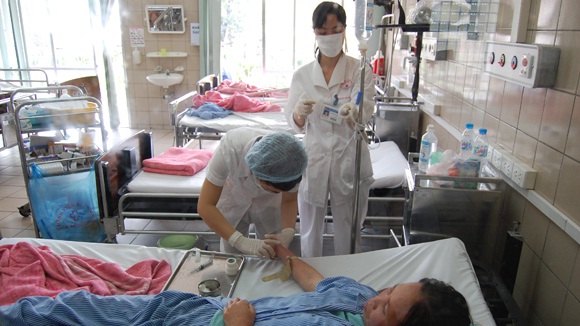 Một ca ngộ độc khí CO do sưởi ấm bằng than củi được điều trị tại BV Bạch Mai