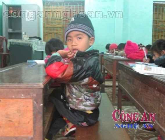 Nhà xa, tàn tật nhưng Mạnh vẫn khát khao con chữ