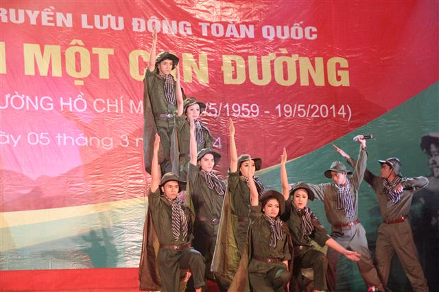 Bế mạc Liên hoan Tuyên truyền lưu động với chủ đề Huyền thoại một con đường