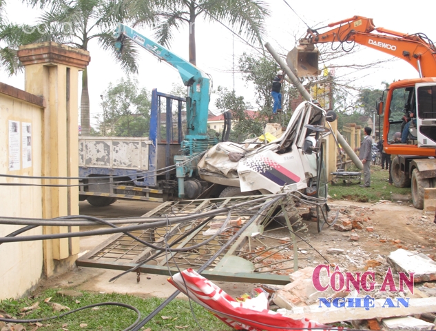 Hiện trường vụ tai nạn khiến 3 người tử vong