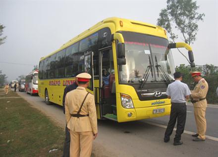 Lực lượng CSGT sẽ tăng cường kiểm tra các xe khách đường dài để phát hiện, xử lý các xe chở quá số người quy định