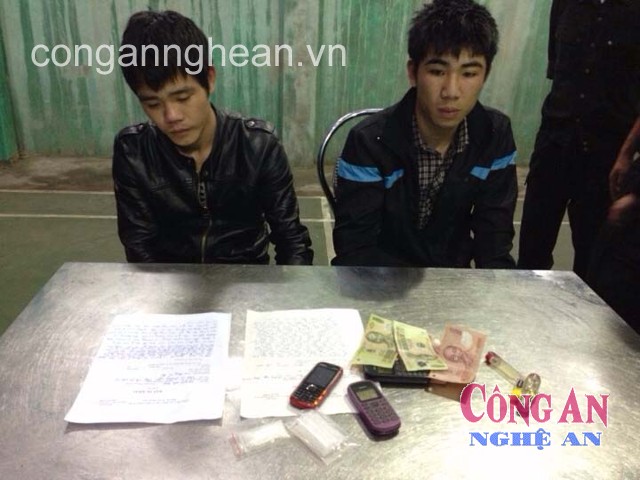 Đối tượng Nguyễn Văn Cường và Nguyễn Anh Tuấn cùng tang vật vụ án