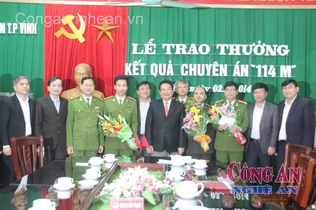 Lãnh đạo UBND tỉnh, Công an tỉnh, Thành ủy Vinh khen thưởng một chuyên án xuất sắc trong đợt tấn công truy quét tội phạm trước, trong và sau Tết Giáp Ngọ 