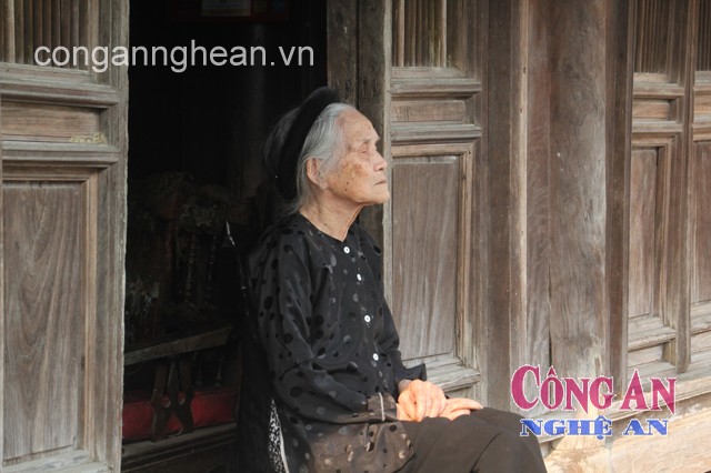 Mẹ Hài vẫn ra ngồi tựa cửa ngóng con về