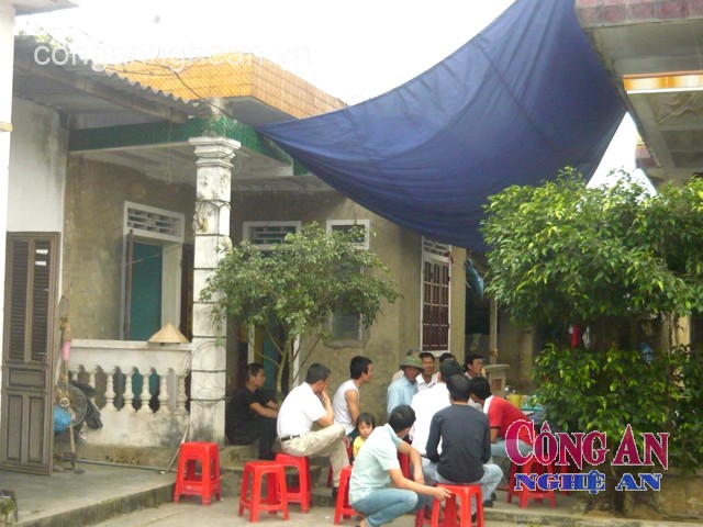Ngôi nhà phủ đầy tang thương  khi hai mẹ con nhảy cầu tự vẫn