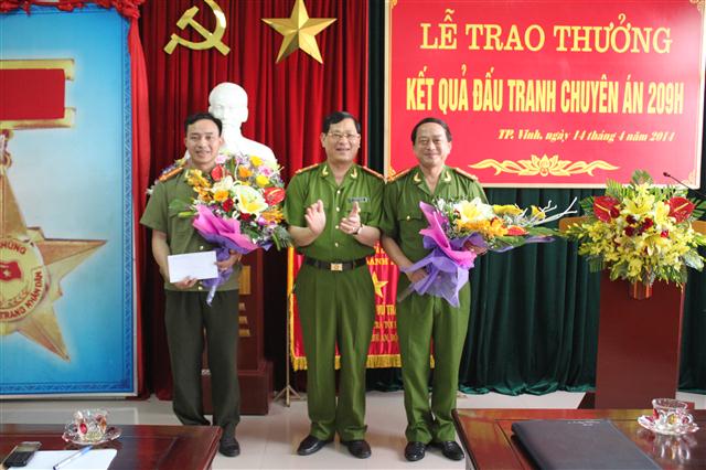 Chúc mừng chiến công khám phá vụ án thu giữ 8 bánh heroin