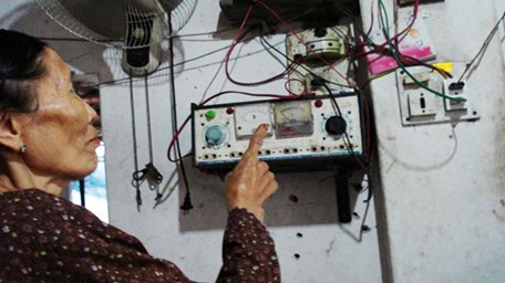 Hộ nghèo được hỗ trợ tiền điện. Ảnh minh họa