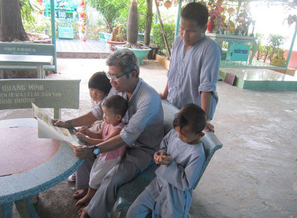 Các trẻ đang sinh sống tại Tịnh thất Bồng Lai đều được chăm lo việc ăn, việc ở, việc học.