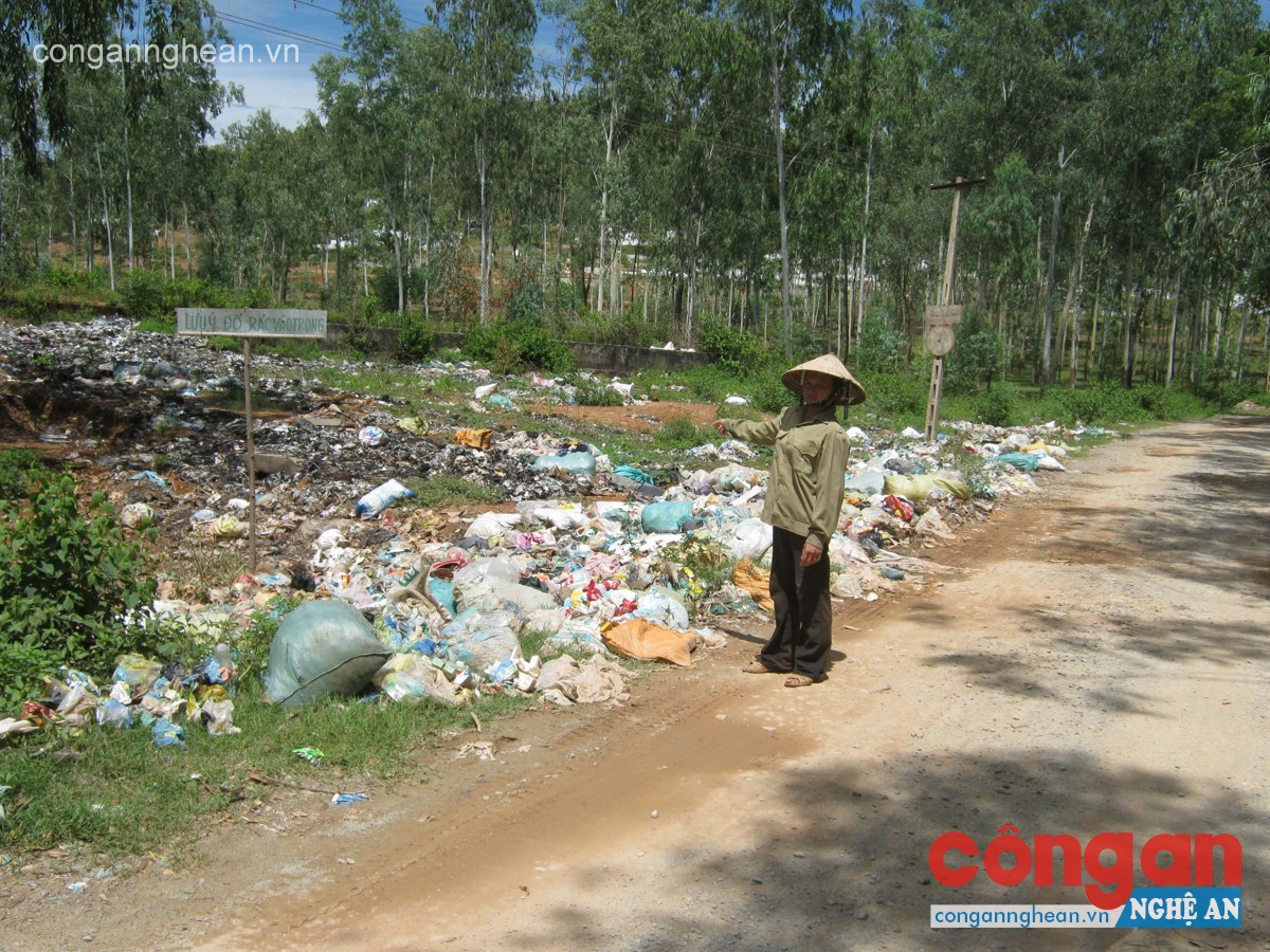 Bãi rác gây ô nhiễm tại xã Nam Thanh