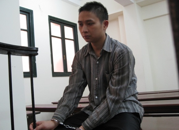 Tống tiền bằng... clip tự sướng, Phùng Văn Thành phải trả giá đắt