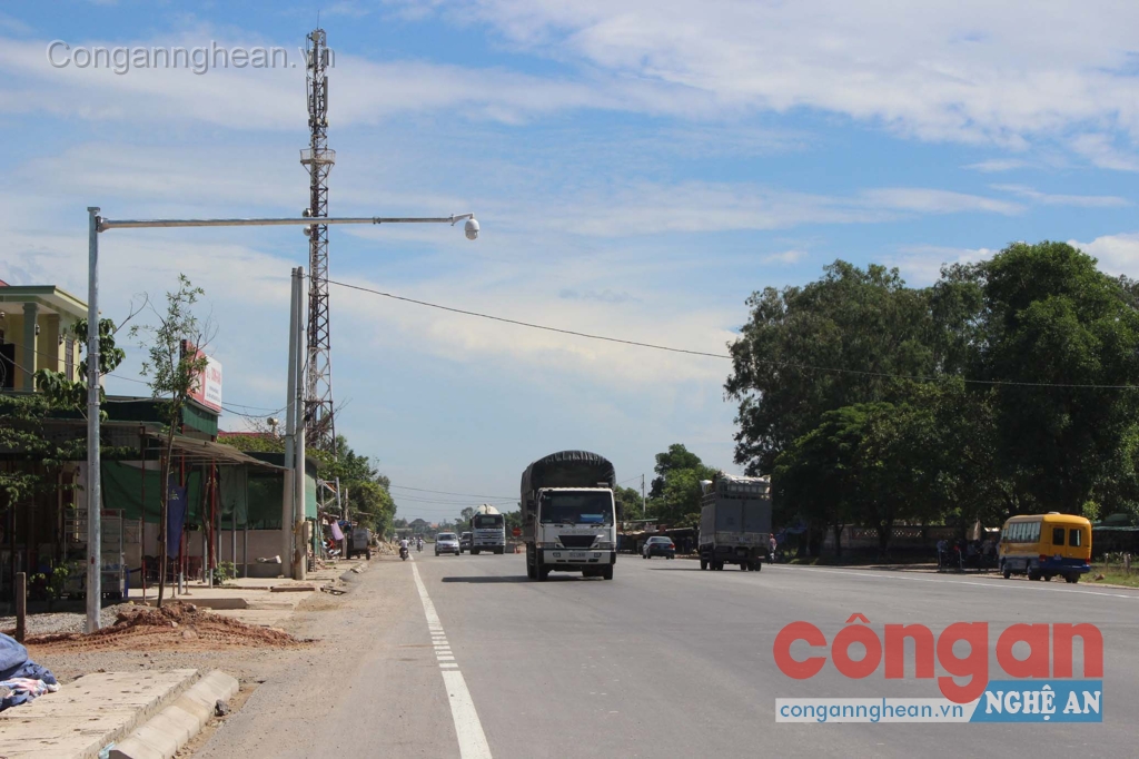 Camera lắp đặt trên Quốc lộ 1A, giám sát hoạt động phương tiện vận tải và lực lượng thực  thi công vụ