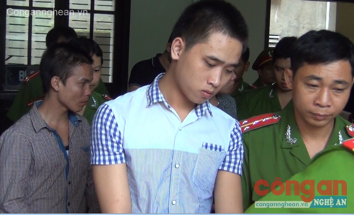 Dẫn giải các bị cáo 