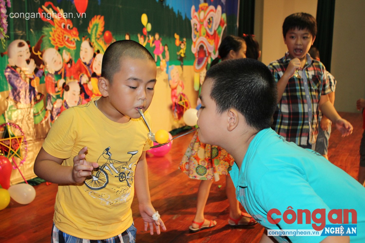 Phần trò chơi được các cháu tham gia rất hào hứng