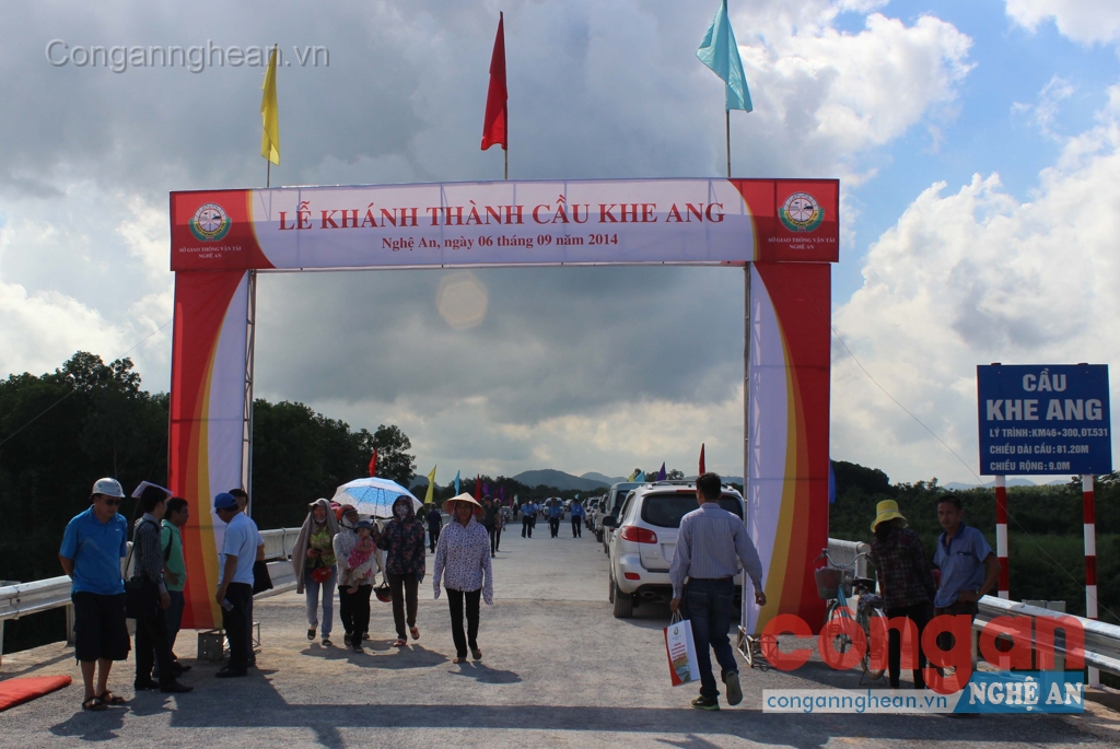   Khánh thành đưa vào sử dụng cầu Khe Ang, thỏa niềm mong mỏi của người dân địa phương