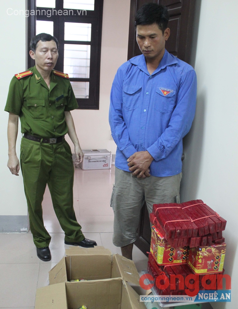  Đối tượng Phan Văn Trọng và tang vật tại cơ quan điều tra