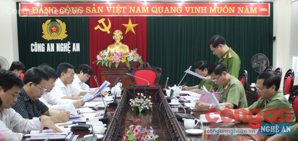 Quang cảnh buổi làm việc