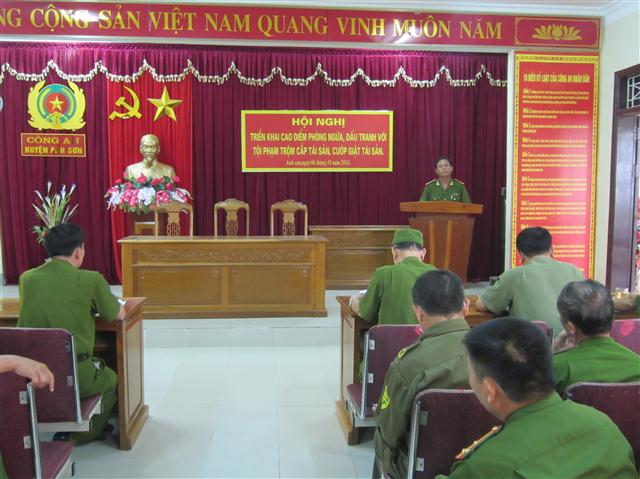 Lãnh đạo Công an huyện Anh Sơn quán triệt kế hoạc đến các đội nghiệp  vụ và các xã, thị
