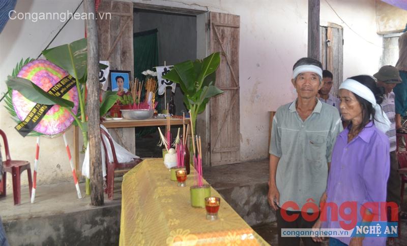 Bố mẹ anh Ánh lặng người đi vì mất con