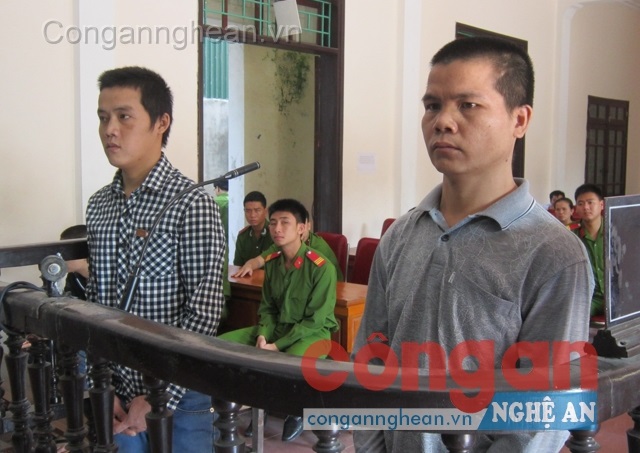 Các bị cáo Dướng và Vượng tại tòa