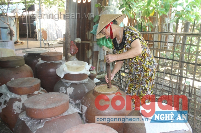Nghề làm tương truyền thống ở thị trấn Nam Đàn