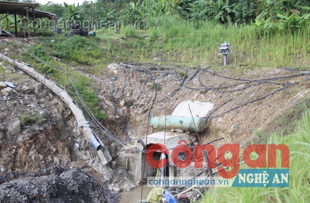 Nổ mìn thi công miệng hầm Tuynen ngay cạnh nhà dân
