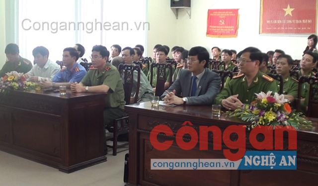 Các đại biểu tham dự buổi lễ
