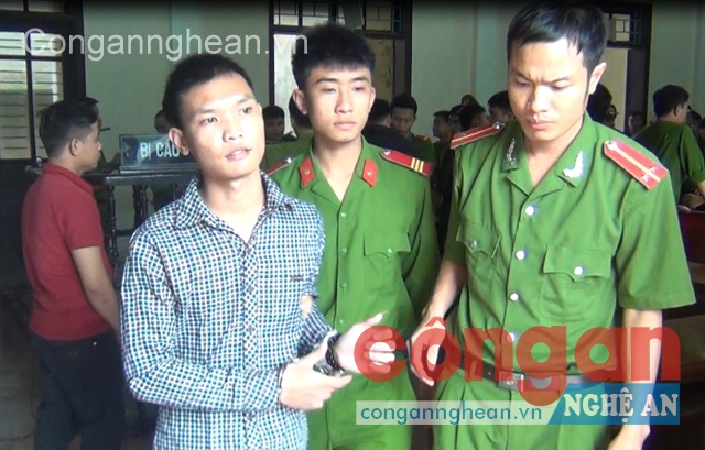 Dẫn giải bị cáo Trần Văn Đô