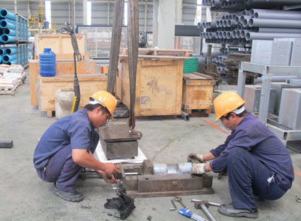 Sản xuất tôn tại Nhà máy Tôn Hoa Sen, KCN Phú Mỹ 1 (huyện Tân Thành).