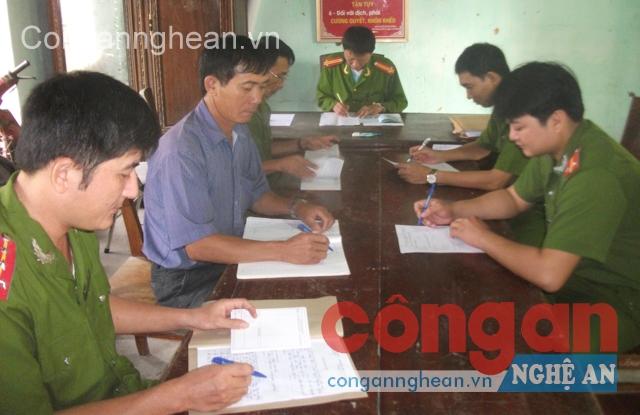 Công an phường Mai Hùng cùng tổ bảo vệ dân phố họp bàn biện pháp đảm bảo ANTT