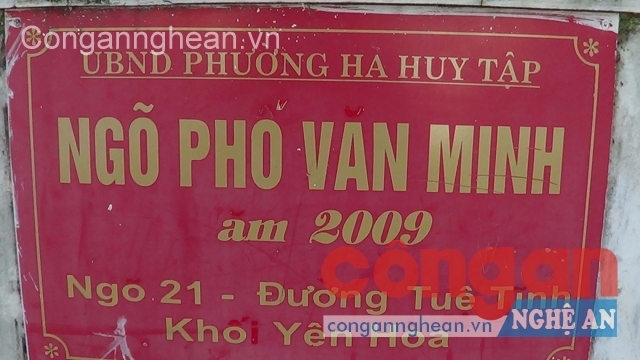 Thế nhưng giờ đây, những tấm biển, bảng đó lại trở thành phản cảm, gây mất mỹ quan, đặc biệt là ở những khu vực đô thị, mà nguyên nhân chủ yếu là do ý thức kém của một số đối tượng gây ra.