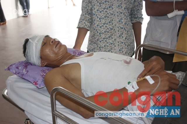 Nạn nhân đang được cấp cứu tại Bệnh viện 115