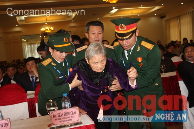  Các bà mẹ Việt Nam anh hùng đang được đón nhận sự chăm sóc, quan tâm của toàn xã hội
