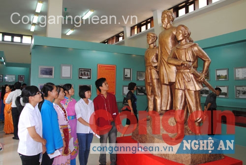 Việc giáo dục truyền thống cho học sinh hiện nay rất quan trọng nhằm giúp các em hiểu và trân trọng các giá trị lịch sử của dân tộc