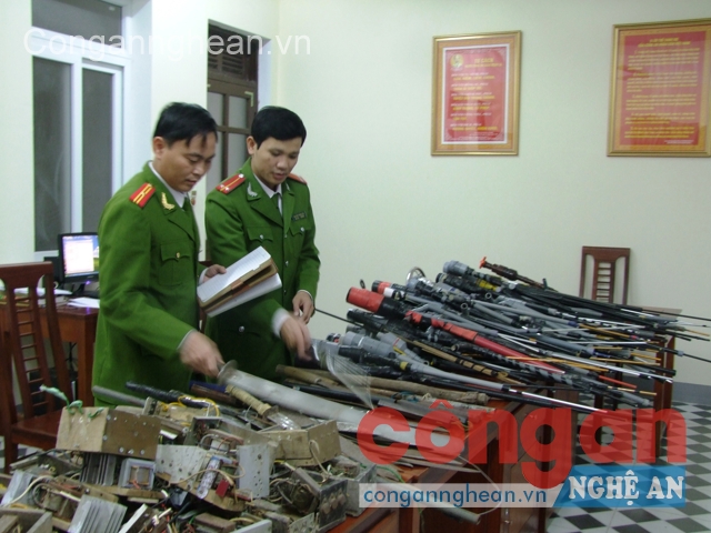 Công an huyện Cẩm Xuyên đạt nhiều kết quả trong việc vận động nhân dân giao nộp vũ khí, vật liệu nổ