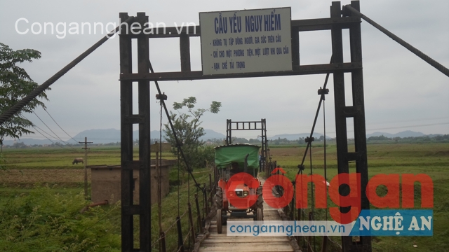 Cầu treo Khánh Sơn đã xuống cấp, tiềm ẩn nhiều nguy hiểm